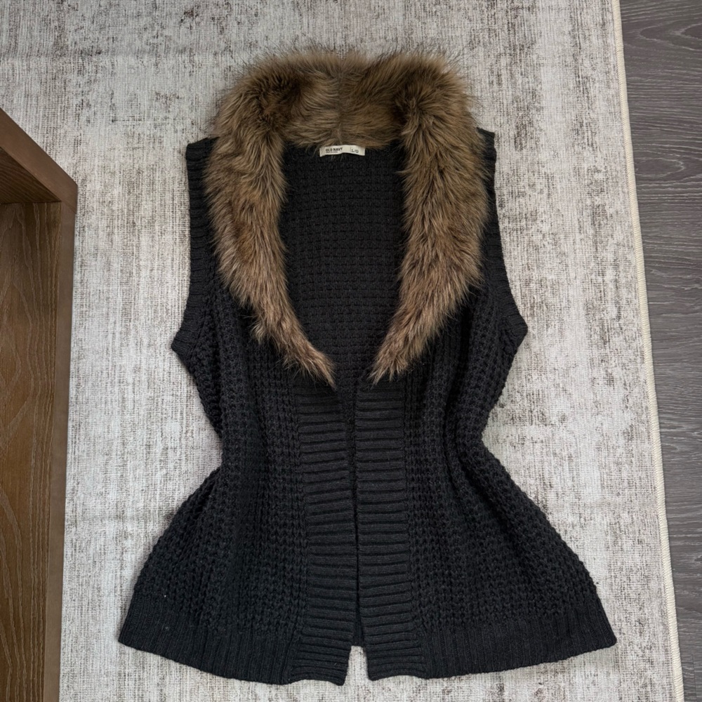 y2k Old Navy Dark Gray Knit Vest with Faux Fur Collar